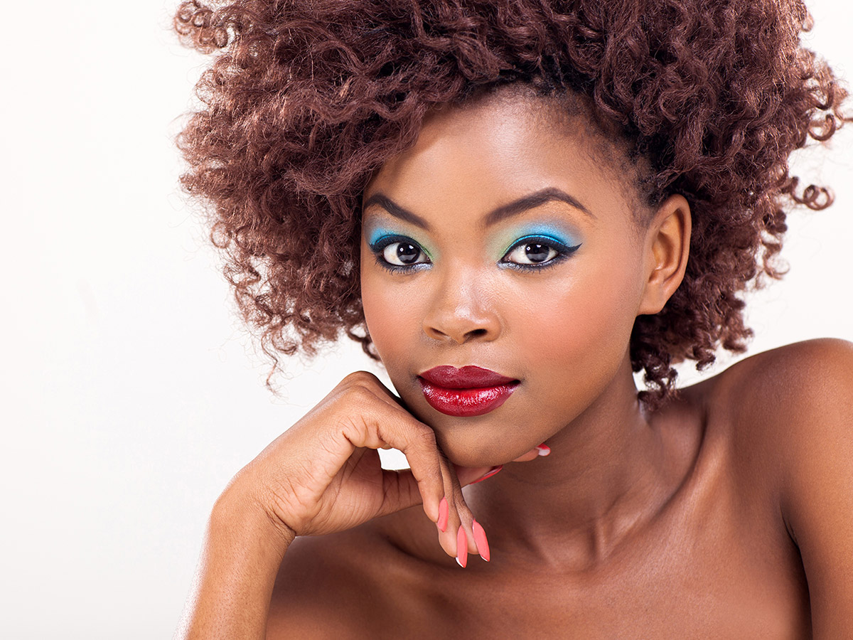  Image of a woman with smooth skin.