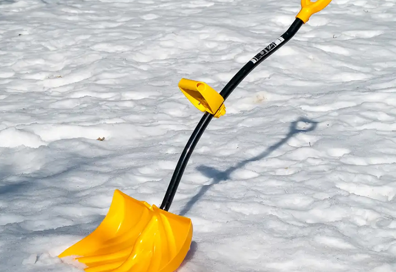 Image of an ergonomic shovel