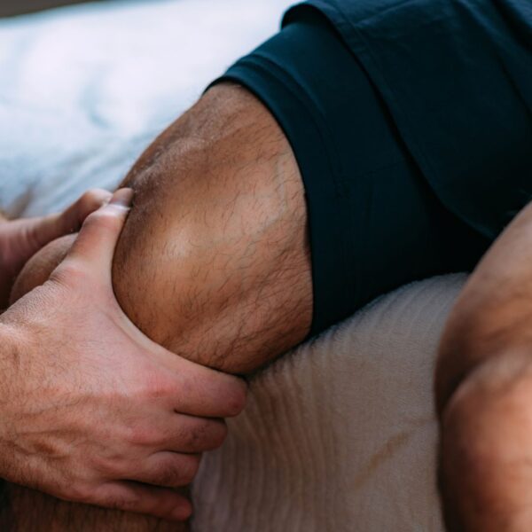 Manipulation of the knee