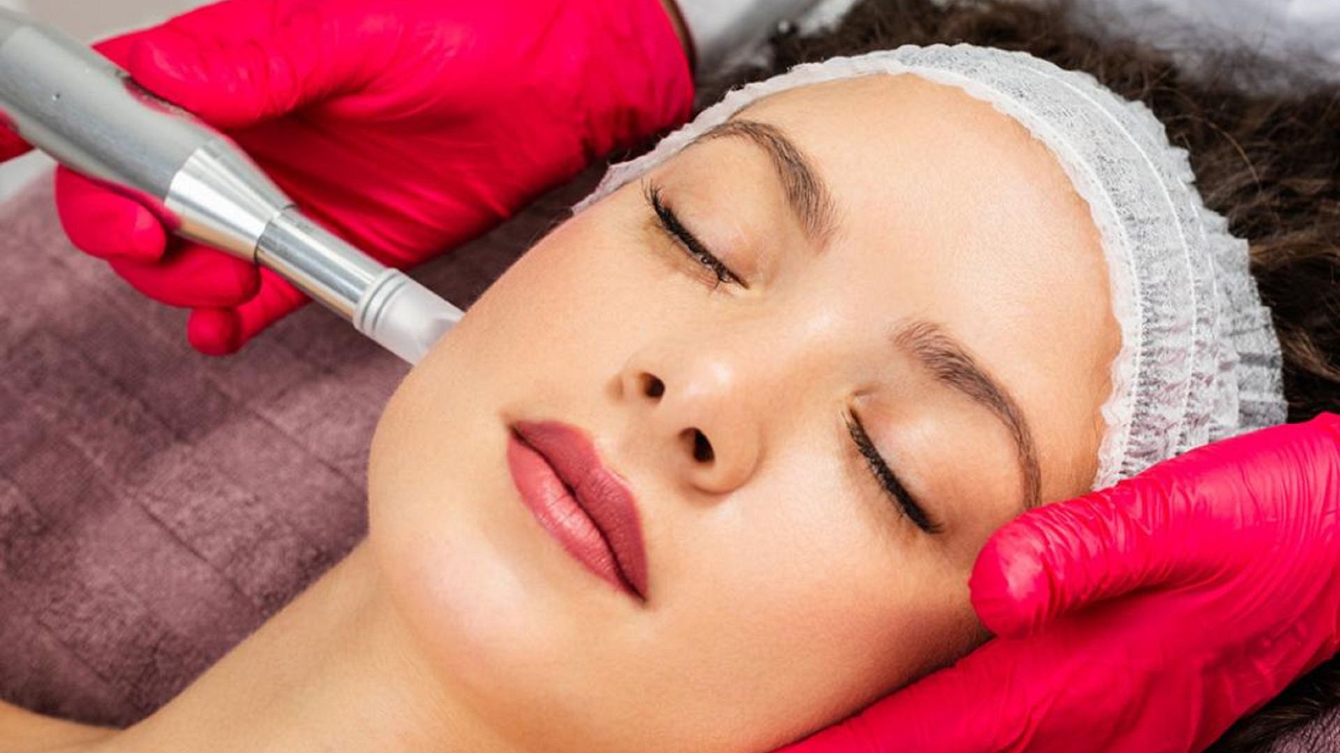 What is Microneedling and How Does It Rejuvenate Your Skin